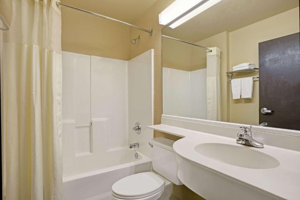 Queen Suite - Non-Smoking interior